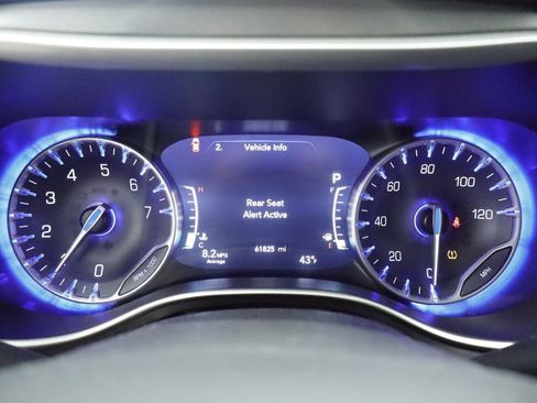 Certified 2023 Chrysler Pacifica Touring-L FWD image 32