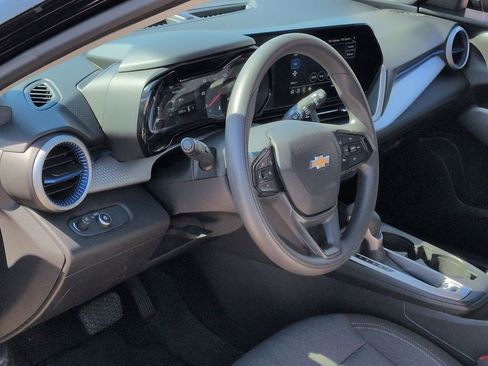 Certified 2024 Chevrolet Trax LS w/ LS Convenience Package FWD image 11