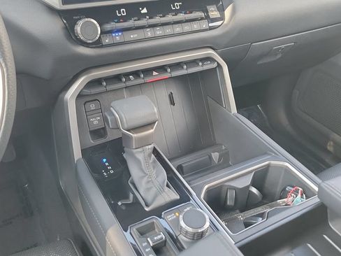 Certified 2025 Toyota Tundra Limited AWD/4WD image 15