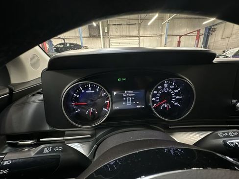 Certified 2024 Kia Carnival LX image 12