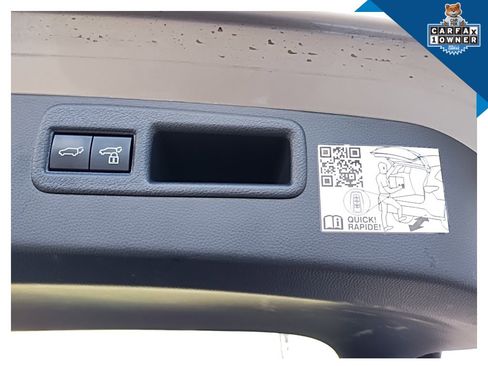 Used 2023 Toyota Venza LE image 29