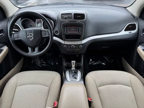 Used 2017 Dodge Journey SXT w/ Comfort/Convenience Group FWD image 6