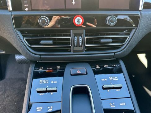 Used 2026 Porsche Macan image 26