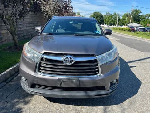 Used 2016 Toyota Highlander XLE w/ Protection Package #3 AWD/4WD image 2
