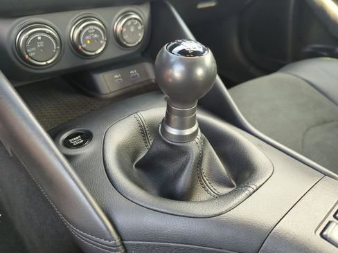 Used 2024 Nissan Z Performance w/ Heritage Edition RWD image 30