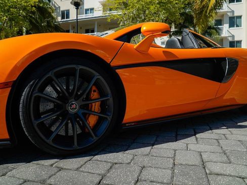Used 2018 McLaren 570S Spider image 11