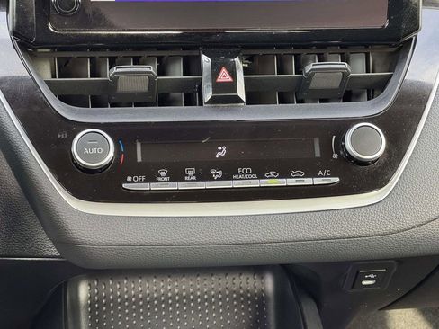 Certified 2025 Toyota Corolla LE image 5