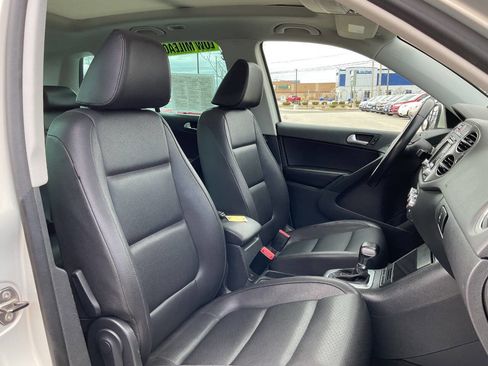 Used 2010 Volkswagen Tiguan S image 37