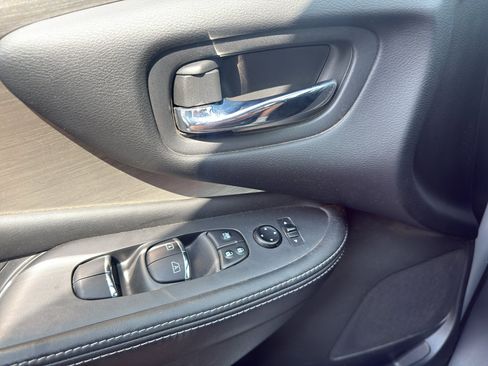 Used 2015 Nissan Murano Platinum w/ Platinum Technology Package FWD image 17