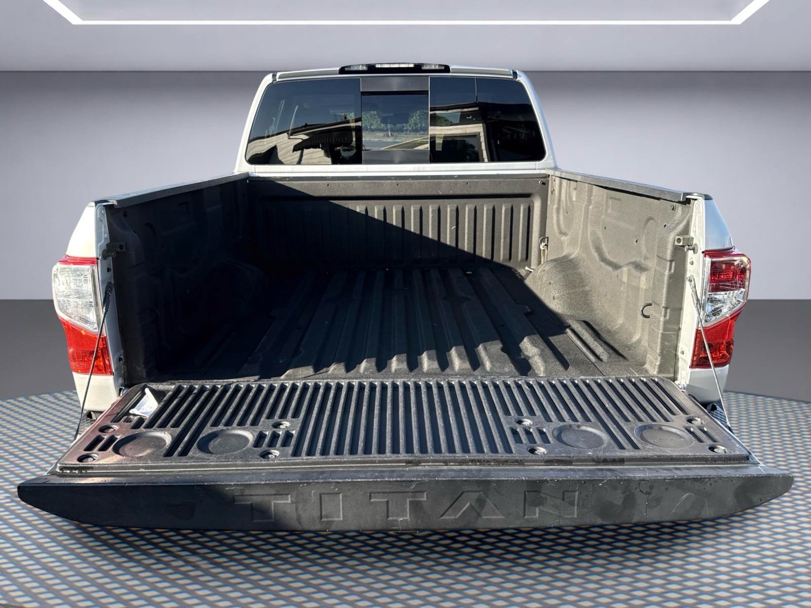 Used 2018 Nissan Titan PRO-4X AWD/4WD image 8