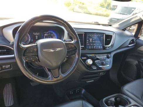 Used 2020 Chrysler Pacifica Touring-L AWD/4WD image 14