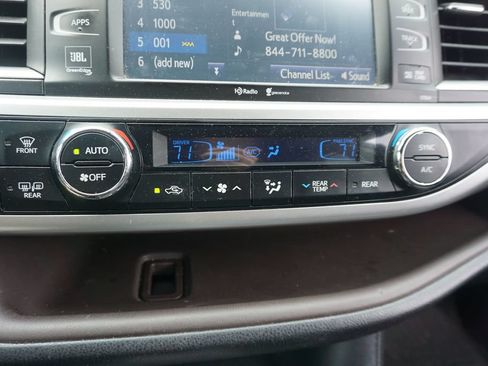Used 2015 Toyota Highlander Limited Platinum FWD image 11