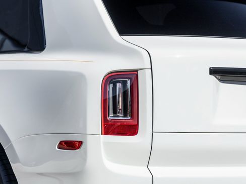 Used 2024 Rolls-Royce Cullinan Black Badge image 14