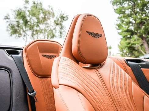 Used 2023 Aston Martin DB11 Volante RWD image 21