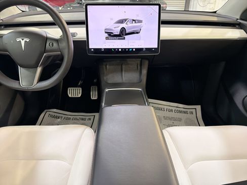 Used 2022 Tesla Model Y Performance AWD/4WD image 22