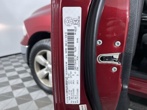 Used 2014 RAM 1500 Classic SLT image 11