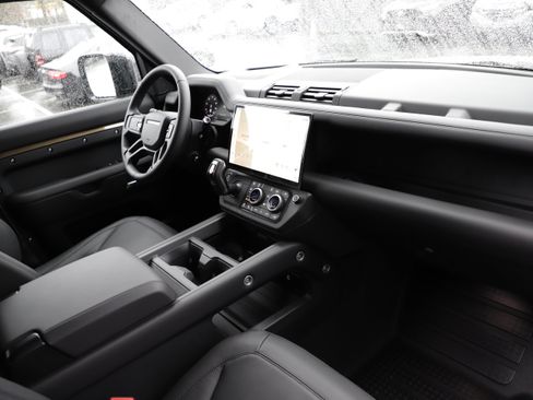 New 2026 Land Rover Defender 110 X-Dynamic SE AWD/4WD image 13