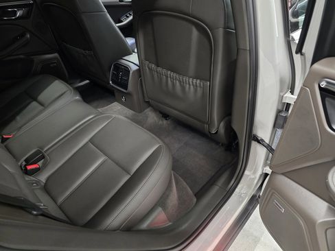 Used 2021 Porsche Macan S image 31