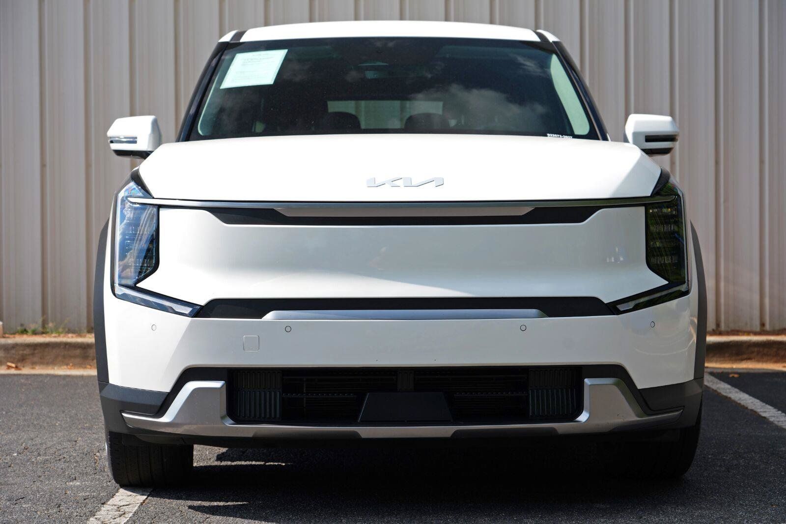 Used 2024 Kia EV9 Light Long Range RWD image 7