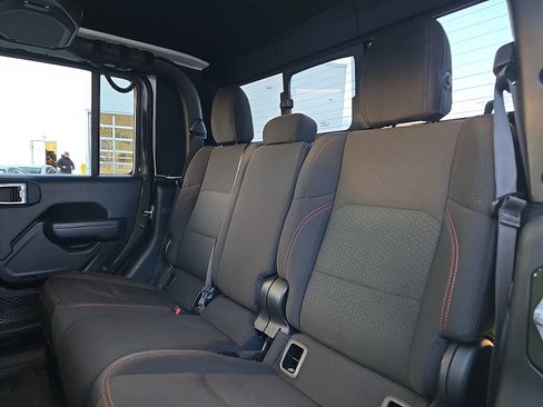 Used 2022 Jeep Gladiator Rubicon image 11
