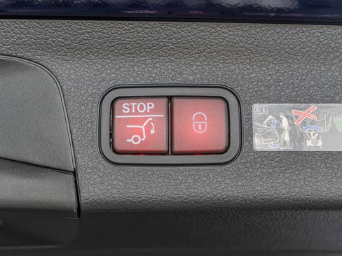 New 2025 Mercedes-Benz GLS 580 4MATIC image 35