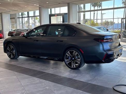 Used 2025 BMW 760i xDrive w/ Executive Package image 7