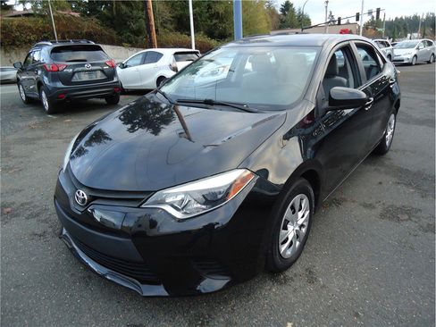 Used 2014 Toyota Corolla LE image 1
