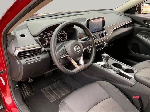 Used 2025 Nissan Altima 2.5 SV FWD image 15