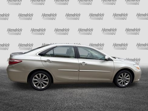 Used 2017 Toyota Camry XLE image 11