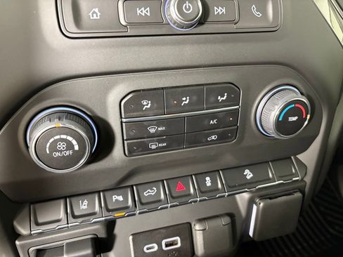 Used 2025 Chevrolet Silverado 2500 Custom w/ Custom Value Package image 33