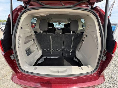 Used 2023 Chrysler Voyager LX FWD image 14