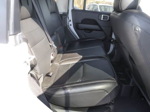 Used 2022 Jeep Wrangler Unlimited Sahara w/ Cold Weather Group image 31