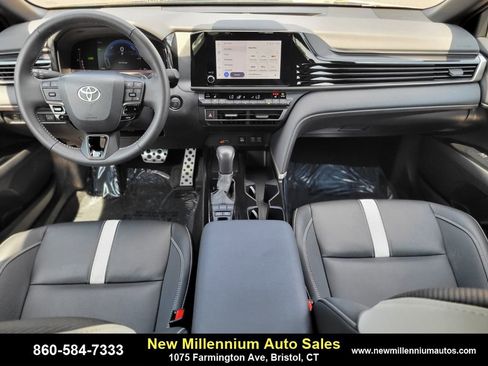 Used 2025 Toyota Camry SE image 12