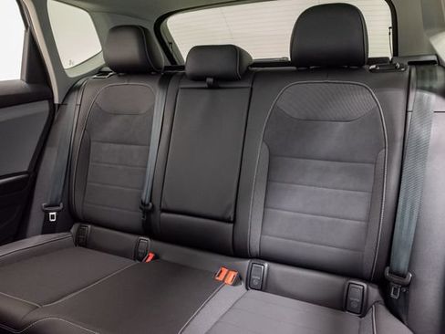 Used 2023 Volkswagen Taos SE w/ Panoramic Sunroof Package FWD image 23