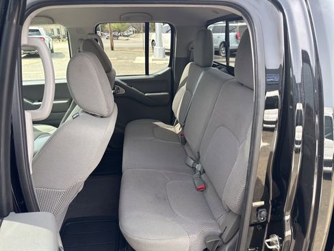 Used 2017 Nissan Frontier SV image 18