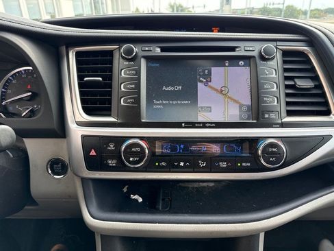 Used 2019 Toyota Highlander XLE AWD/4WD image 20