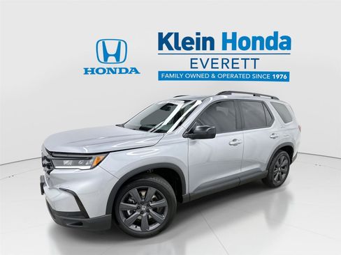 Certified 2025 Honda Pilot Sport image 1