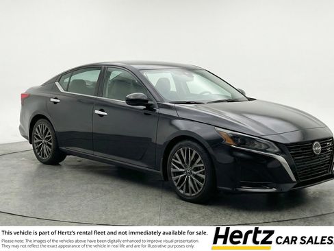 Used 2025 Nissan Altima 2.5 SV image 1