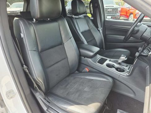 Used 2020 Jeep Grand Cherokee Altitude AWD/4WD image 13