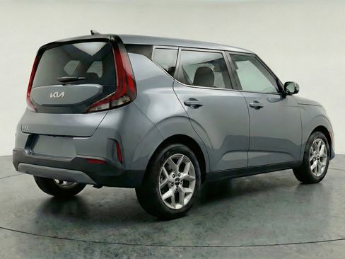 Used 2025 Kia Soul LX w/ LX Technology Package FWD image 9