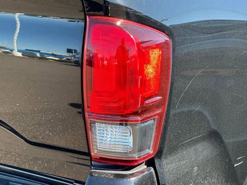 Used 2018 Toyota Tacoma TRD Off-Road image 17