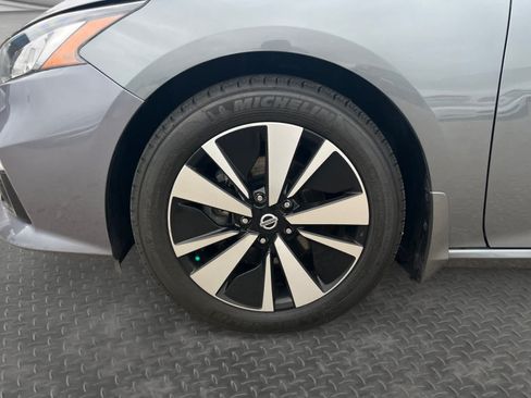 Used 2019 Nissan Altima 2.5 SV FWD image 9