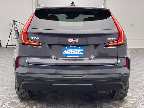 Used 2024 Cadillac XT4 Luxury w/ Cold Weather Package FWD image 10