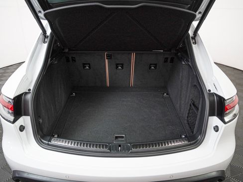 Certified 2025 Porsche Macan S image 26