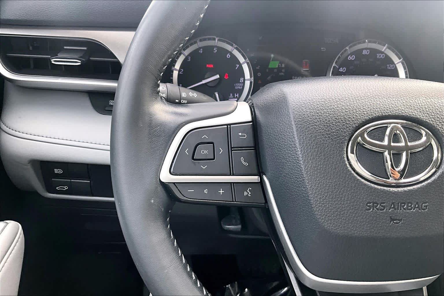 Used 2022 Toyota Highlander XLE AWD/4WD image 23