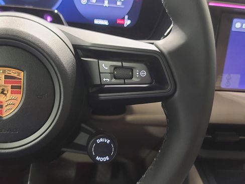 New 2026 Porsche Macan Electric RWD image 18