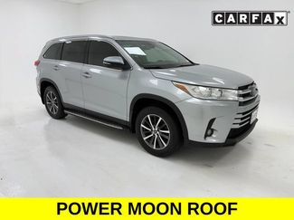 Used 2019 Toyota Highlander XLE FWD video 1