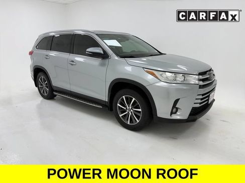 Used 2019 Toyota Highlander XLE FWD image 1