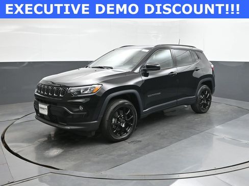 New 2025 Jeep Compass Latitude w/ Sun & Sound Group image 34