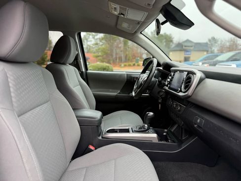Used 2021 Toyota Tacoma SR5 w/ SR5 Appearance Package (SM) image 26